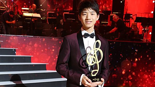 　15岁的季恩显获得法国电视二台“神童达人秀”总冠军。（社交媒体截图）